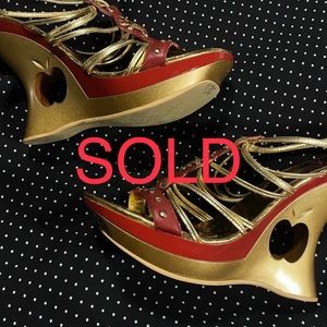Vintage apple cutout heels 🍎 sold